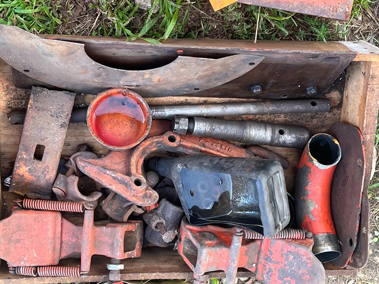 #9551-•-tractor-parts-image-4