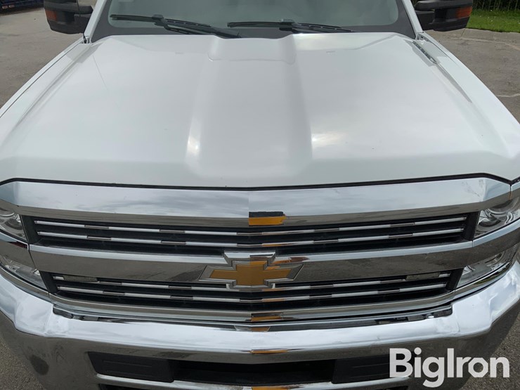 2016-chevrolet-3500-image-10