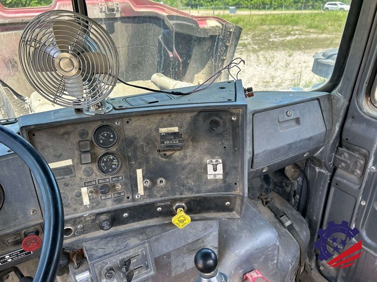 1995-mack-dm690s-image-83