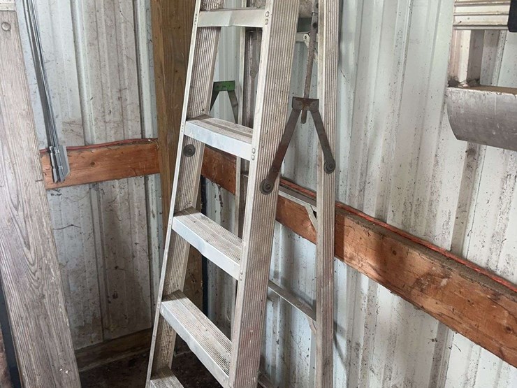 keller-six-foot-aluminum-folding-step-ladder-with-paint-shelf-image-2