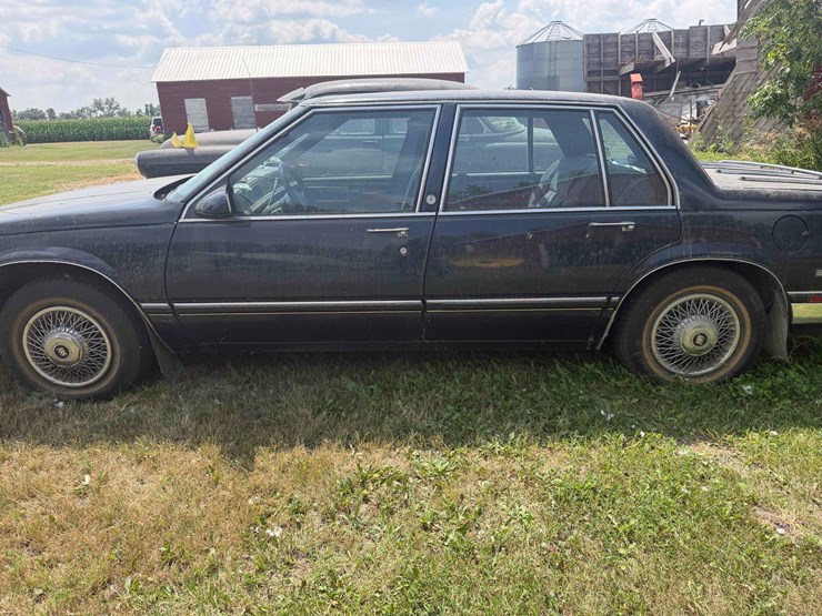 1988-buick-lesabre-custom-sedan-image-2