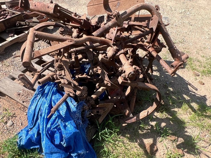 #9939-•-allis-chalmers-front-mount-cultivator-image-5