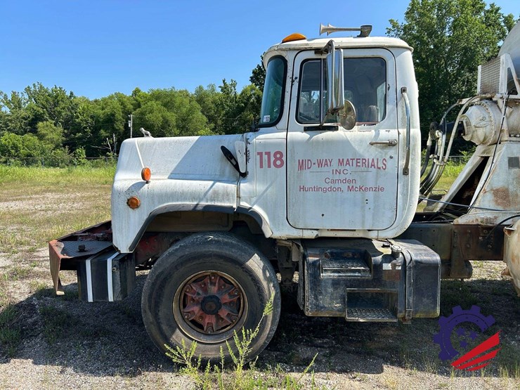 1998-mack-dm690s-image-18