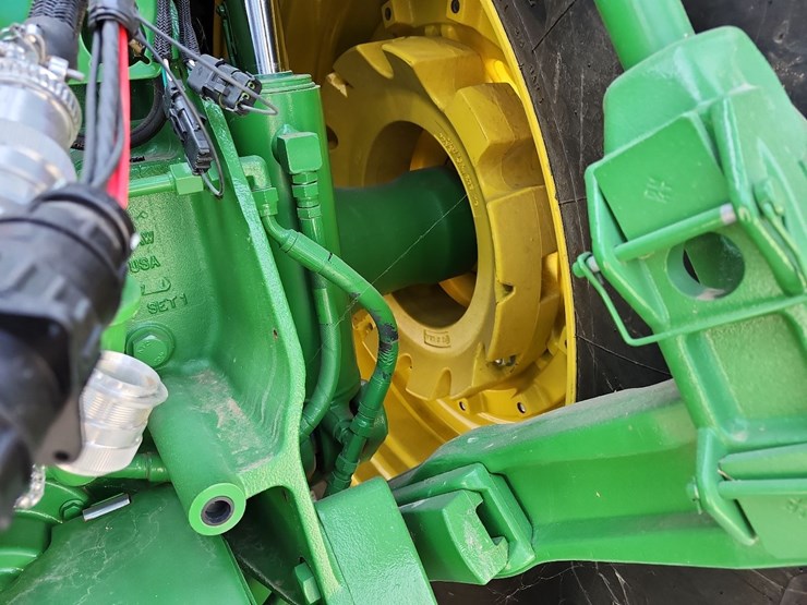 2013-john-deere-8235r-image-13
