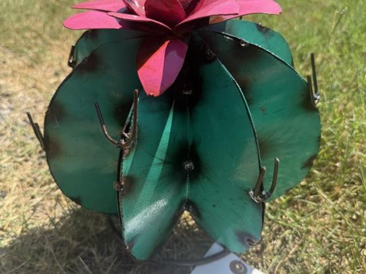 #99-•-metal-art---small-cactus-w/-pink-flower-image-1