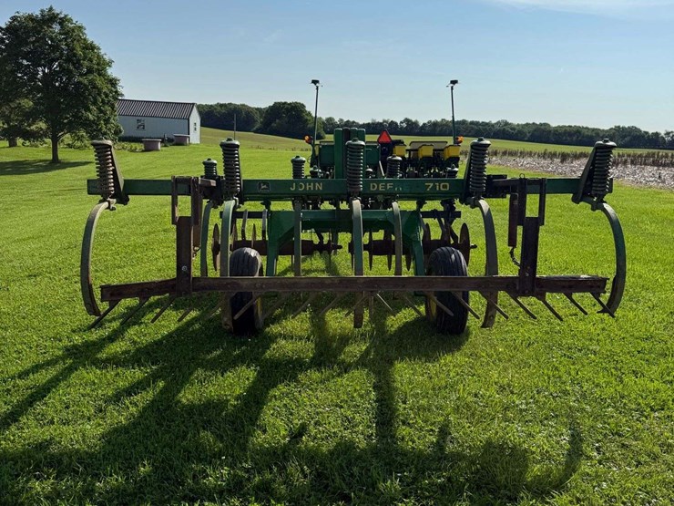 john-deere-710-image-10
