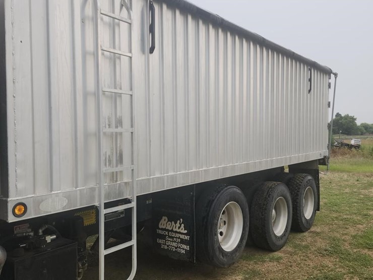 1999-peterbilt-385-image-38
