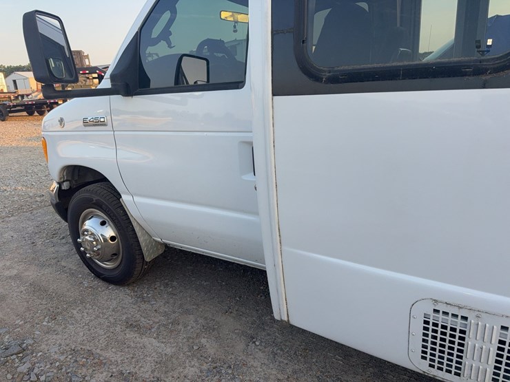 2006-ford-e450-image-17