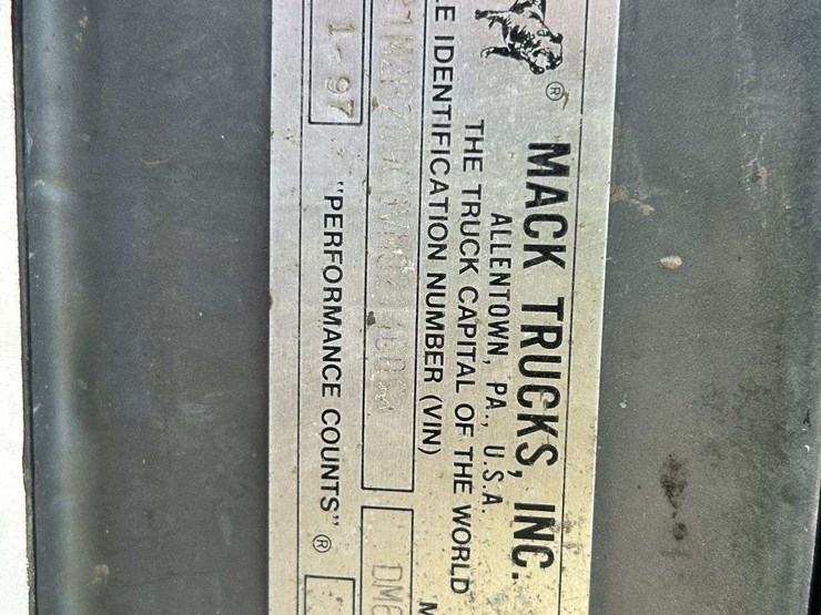 1997-mack-dm690s-image-65