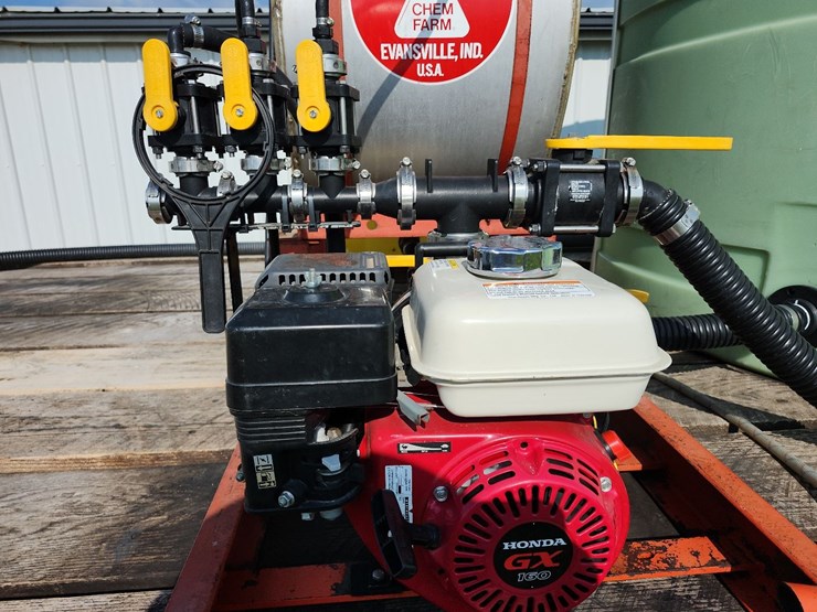 spray-wagon-on-unverferth-mccurdy-g12-running-gear-with-native-flat-rack-image-25