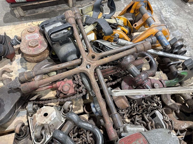 pallet-of-miscellaneous-small-equipment-image-12