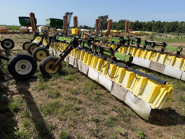 #2652-•-willmar-broadcast-40'-hooded-sprayer-06420012-000066-inv#2652-image-4