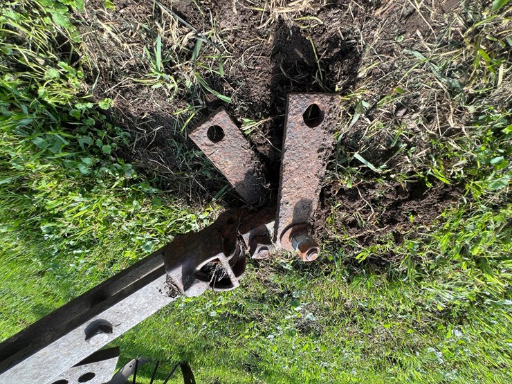 #9914-•-international-2-bottom-plow-image-7