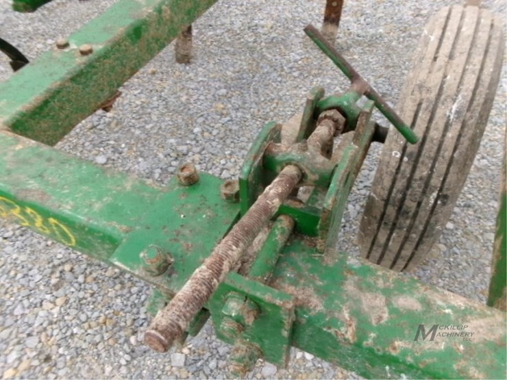 john-deere-100-image-9