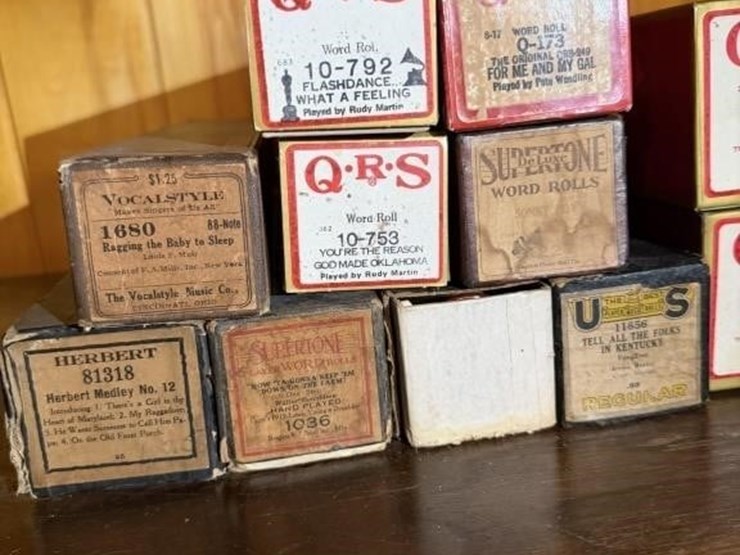 offsite--antique-player's-piano-image-10