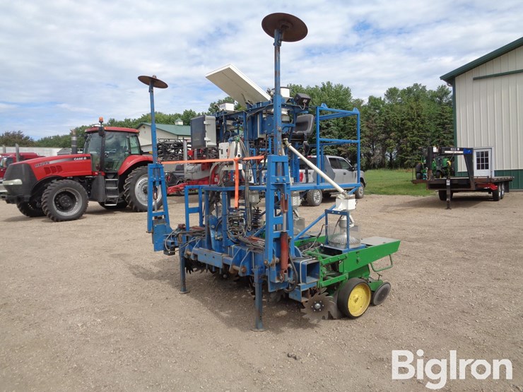 almaco-4r30-3-pt-research-planter-image-9
