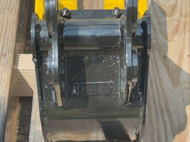 7”-w-mini-excavator-bucket-model-zl-12-image-2