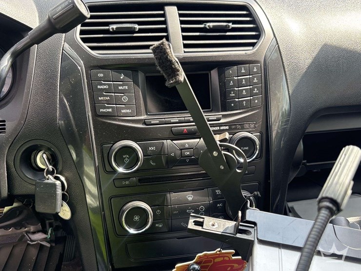 2018-ford-explorer-image-17