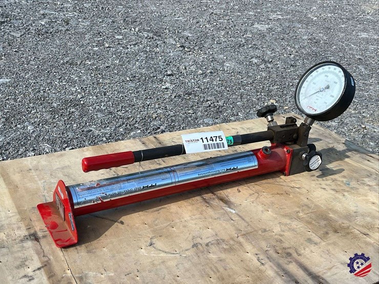 2011-ith-34.10025-2-high-pressure-hydraulic-hand-pump-image-1