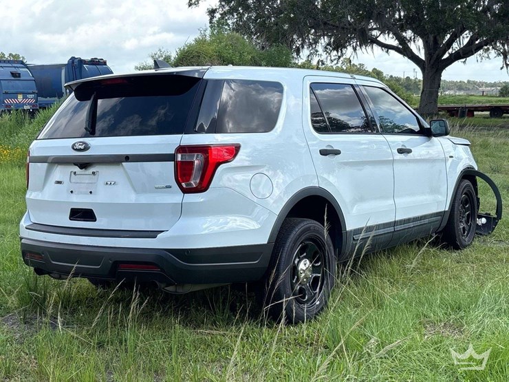 2018-ford-explorer-image-3