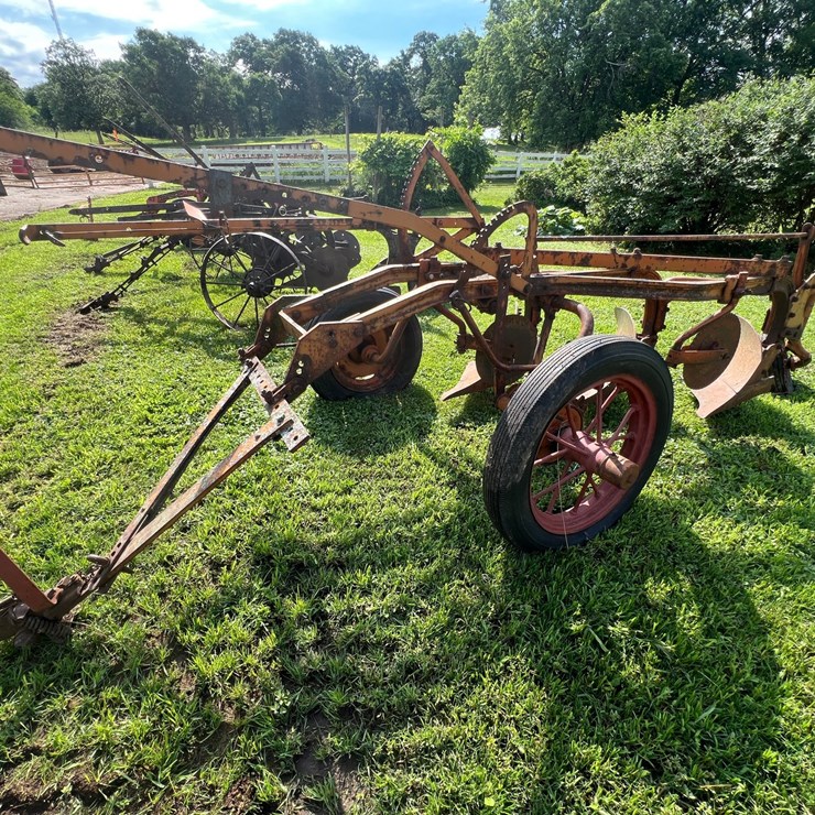 #9915 • Allis-Chalmers 3 Bottom Plow
