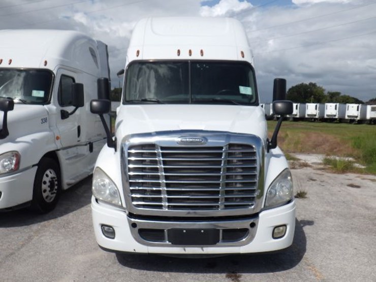 2017-freightliner-cascadia-125-evolution-image-2