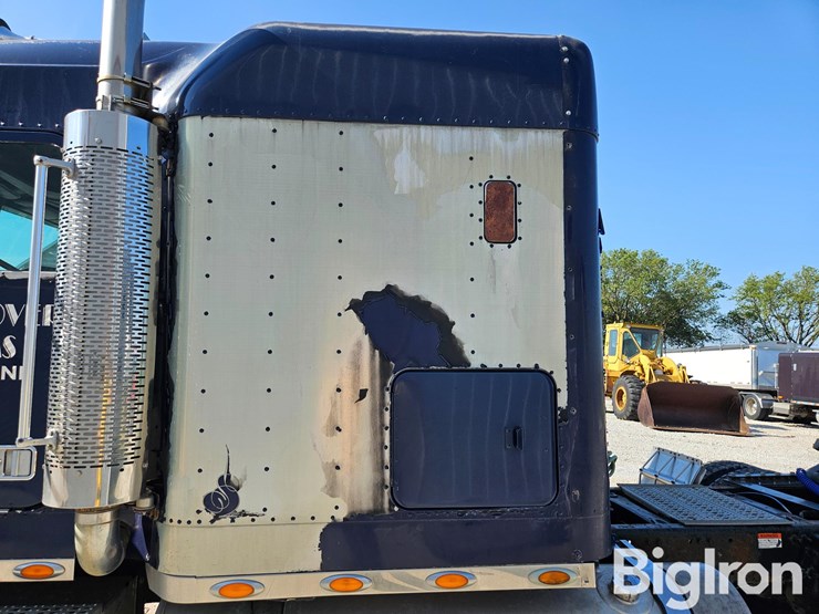 2005-freightliner-fld132-classic-xl-image-20
