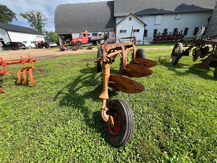 #9915-•-allis-chalmers-3-bottom-plow-image-3