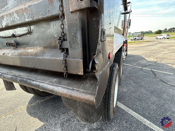 2016-peterbilt-367-image-21