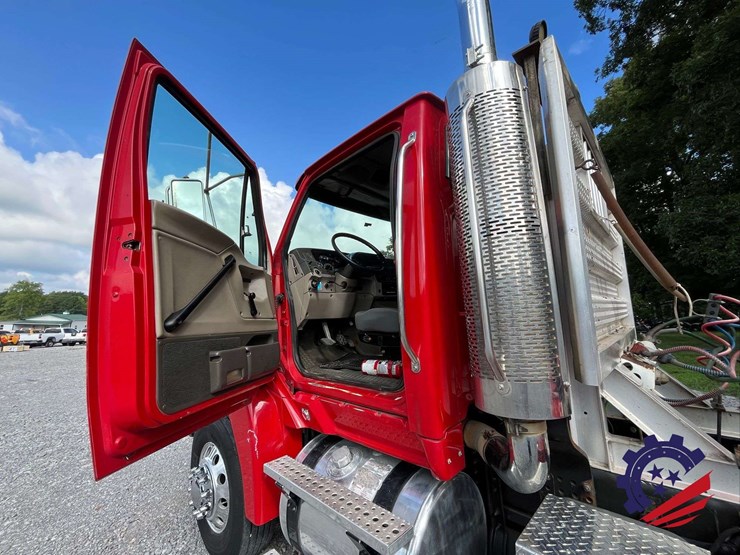 2007-sterling-l9500-image-65