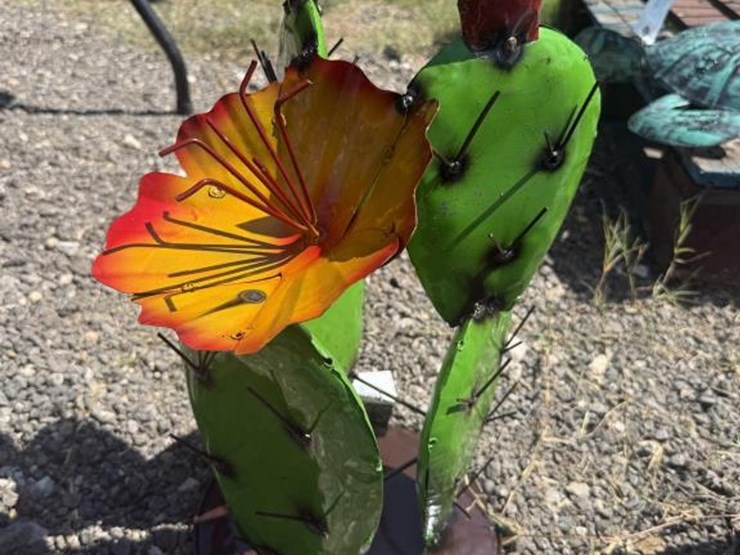 #113-•-metal-art---medium-cactus-w/-yellow-flower-image-1