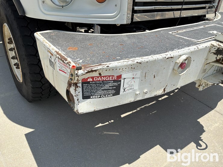 2008-freightliner-m2-106-image-13