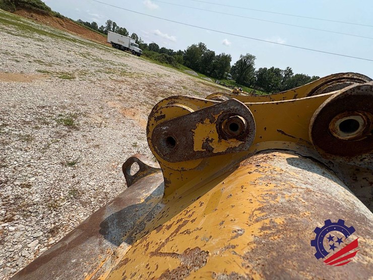 cat-72"-336-excavator-bucket-image-11