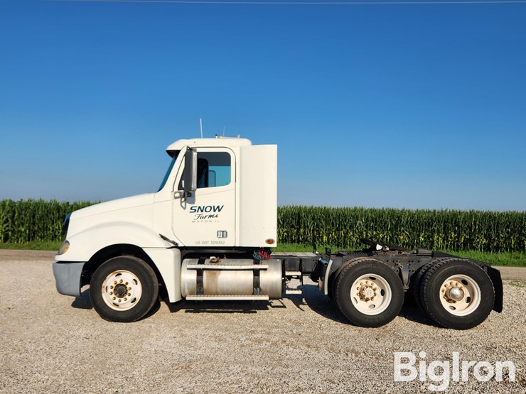 2007-freightliner-columbia-120-image-8