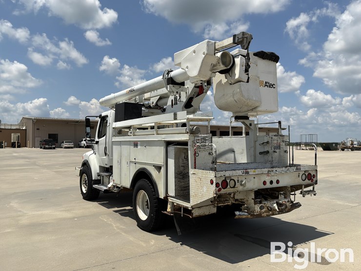 2008-freightliner-m2-106-image-7