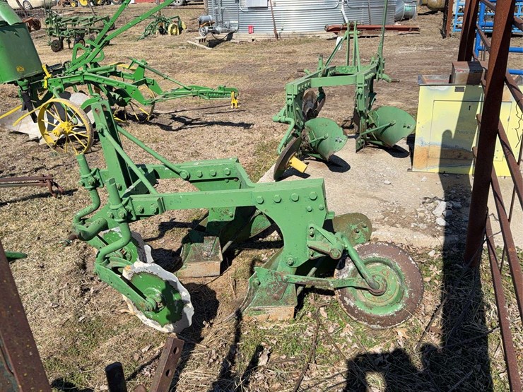 john-deere-three-point-two-bottom-plow-image-4