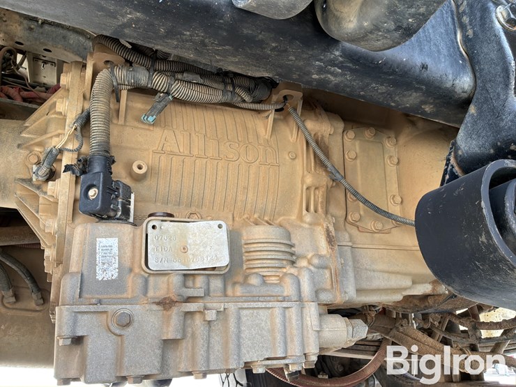 2008-freightliner-m2-106-image-19