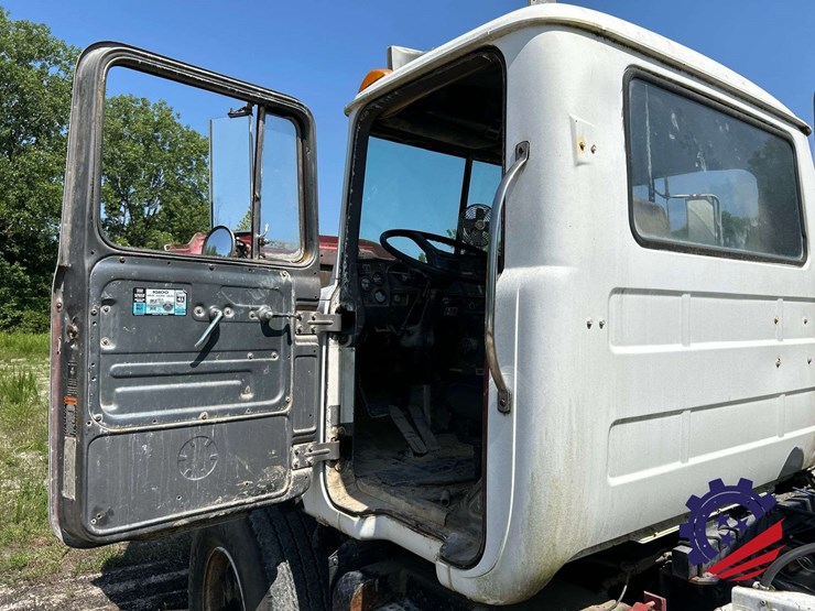 1995-mack-dm690s-image-80