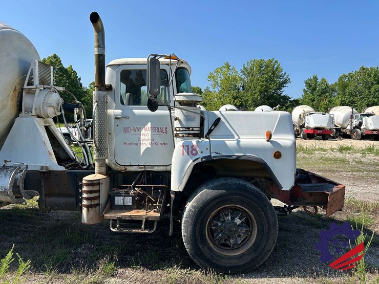 1998-mack-dm690s-image-46