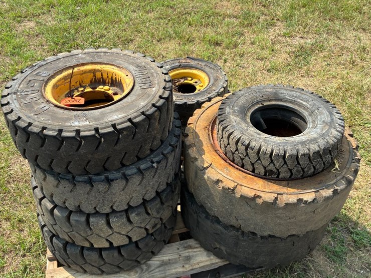 #2687-•-forklift-tires-image-1