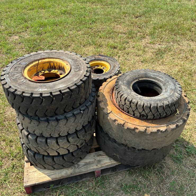 #2687 • Forklift tires