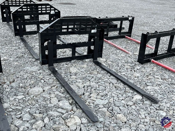 unused-2026-future-ft-dhc-skid-steer-forks---[skid-steer-attachments]-attachment-image-1