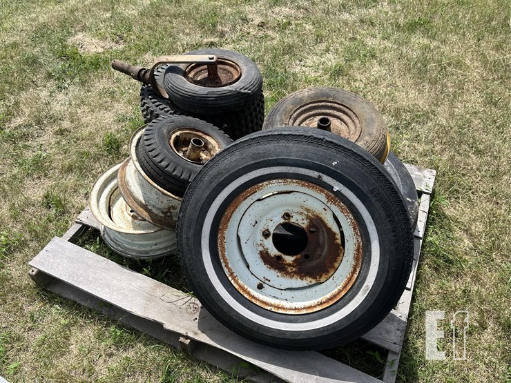 assortment-of-wheels-and-tires-image-3