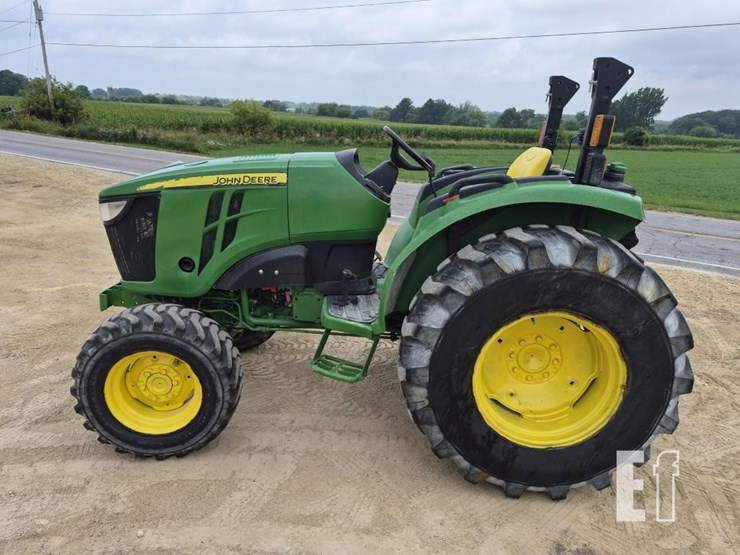 john-deere-4044m-image-10