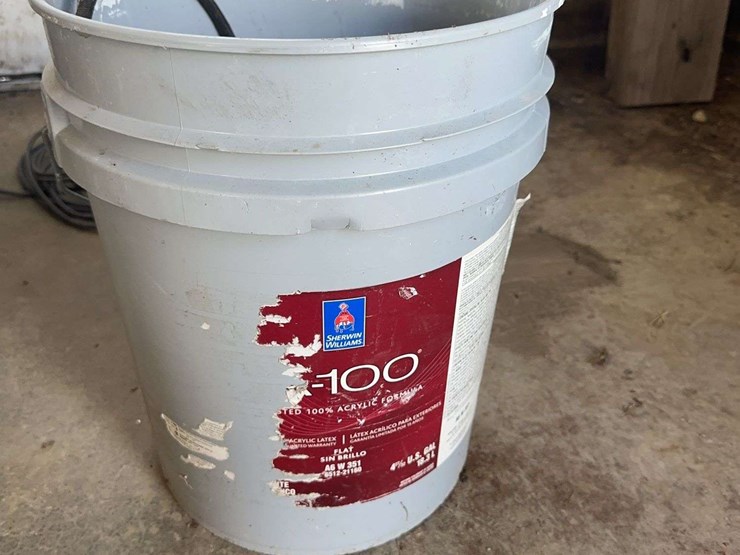 assorted-utility-tarpaulins-with-bungee-cords-and-storage-bucket-image-3