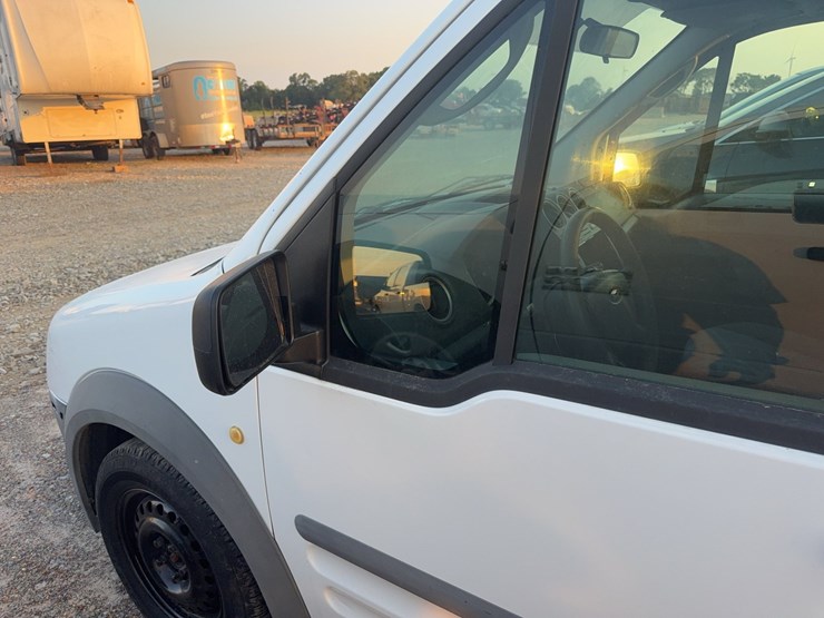 2010-ford-transit-connect-image-16