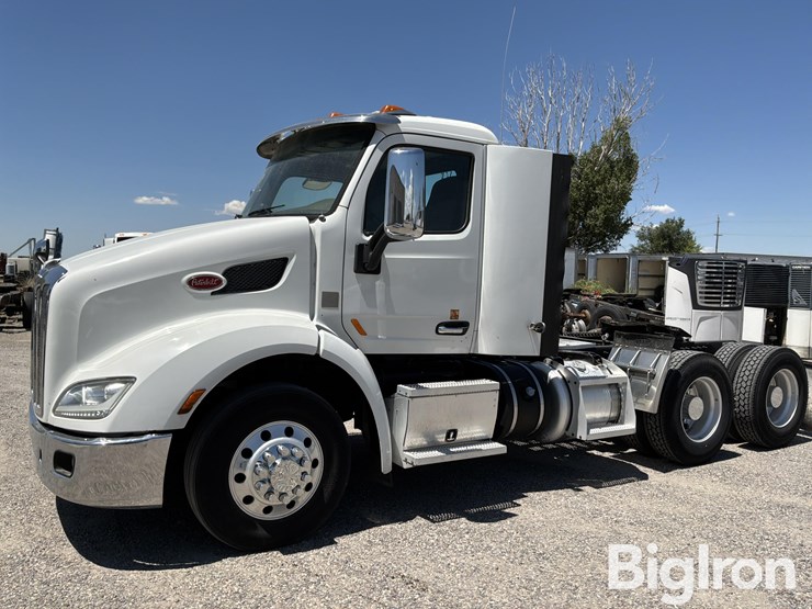 2015-peterbilt-579-image-1
