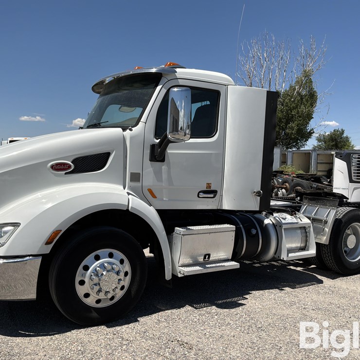 2015 PETERBILT 579