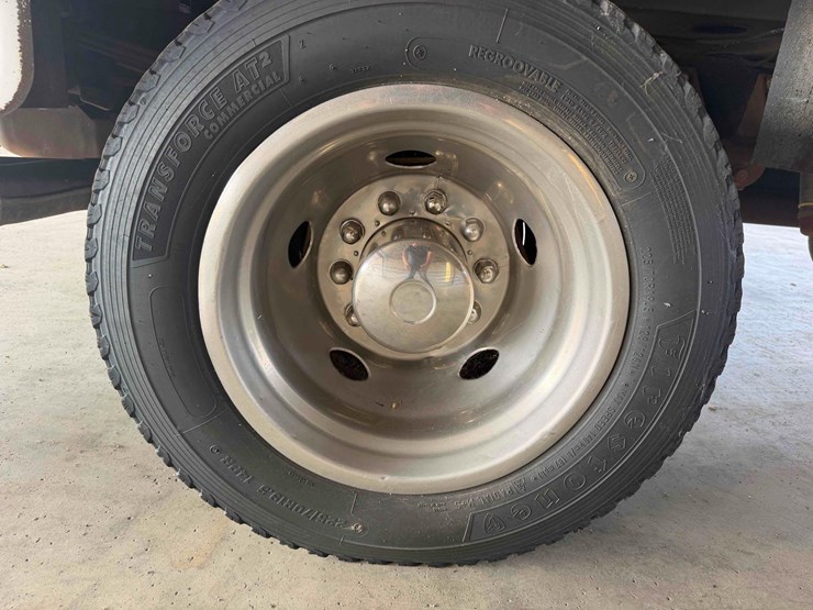 2017-ford-f550-super-duty-service-truck-image-8