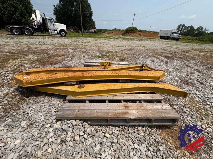 caterpillar-745-image-2